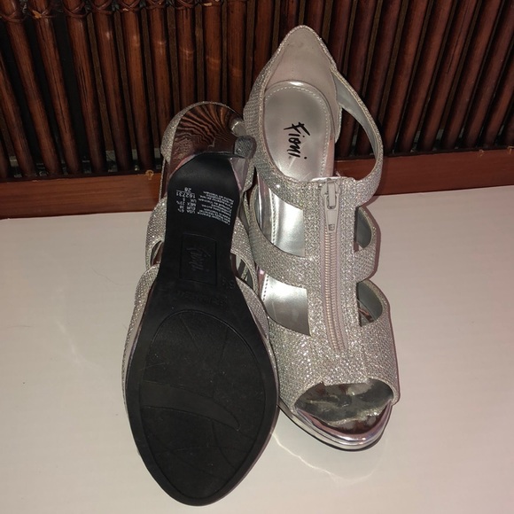 Fioni Silver heels size 6.5 - Picture 4 of 5